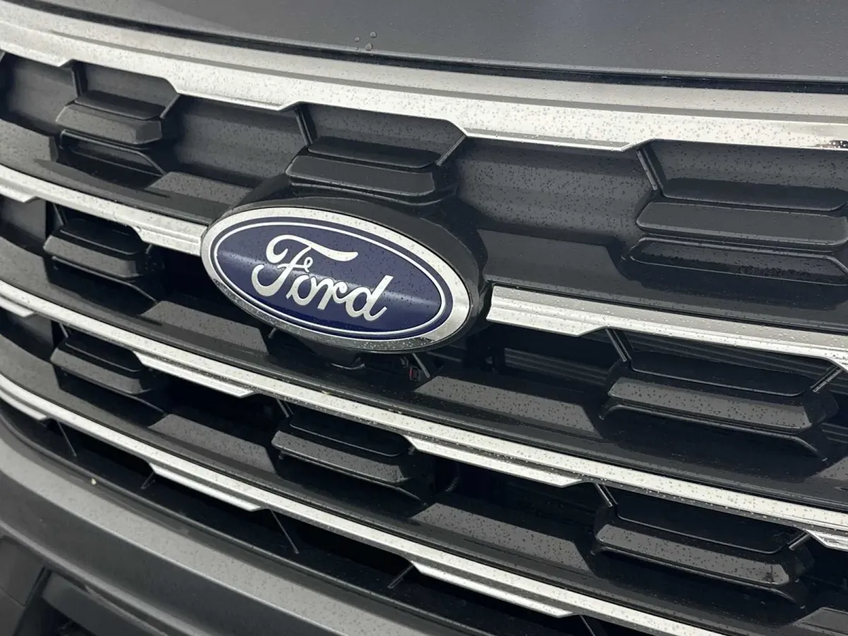 2025 Ford Explorer Active thumbnail 14