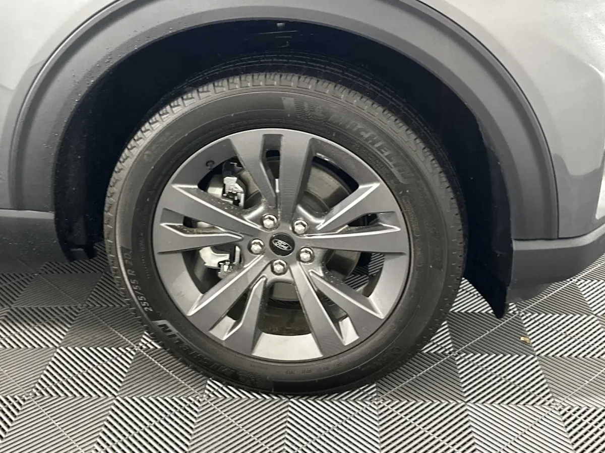 2025 Ford Explorer Active thumbnail 15