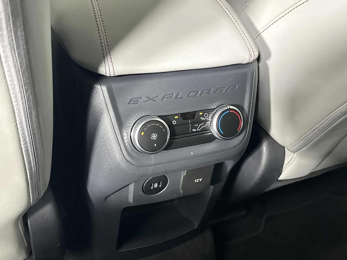 2025 Ford Explorer Active thumbnail 26