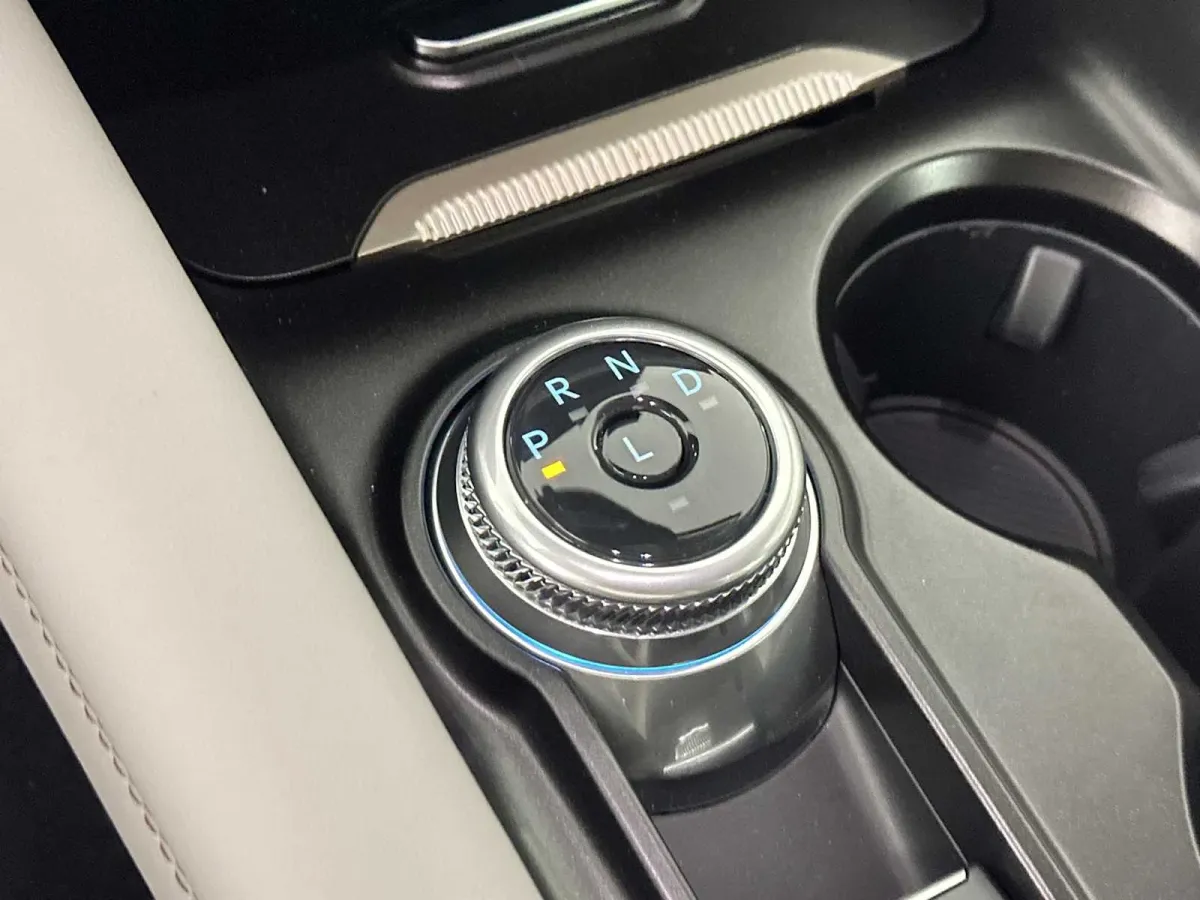 2025 Ford Explorer Active thumbnail 36