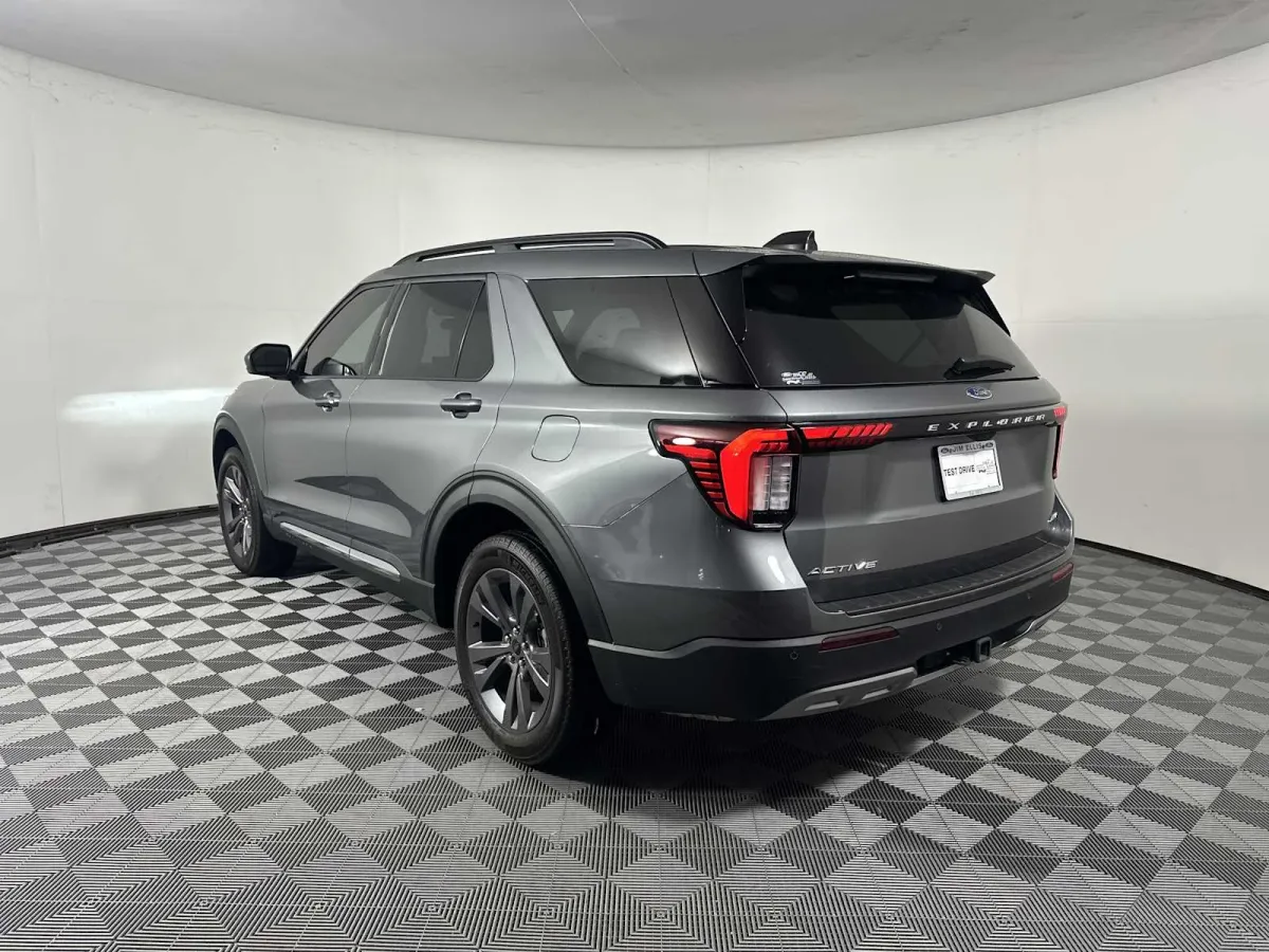 2025 Ford Explorer Active thumbnail 6