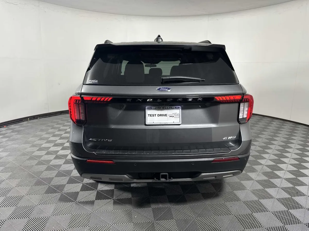 2025 Ford Explorer Active thumbnail 7