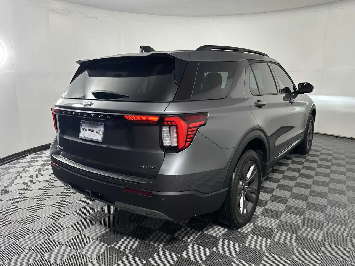 2025 Ford Explorer Active thumbnail 8