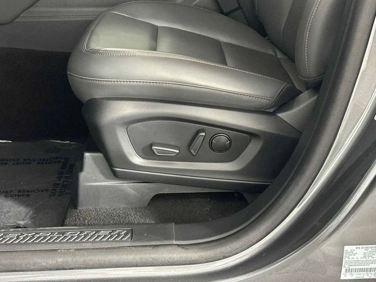 2025 Ford Explorer Active thumbnail 10