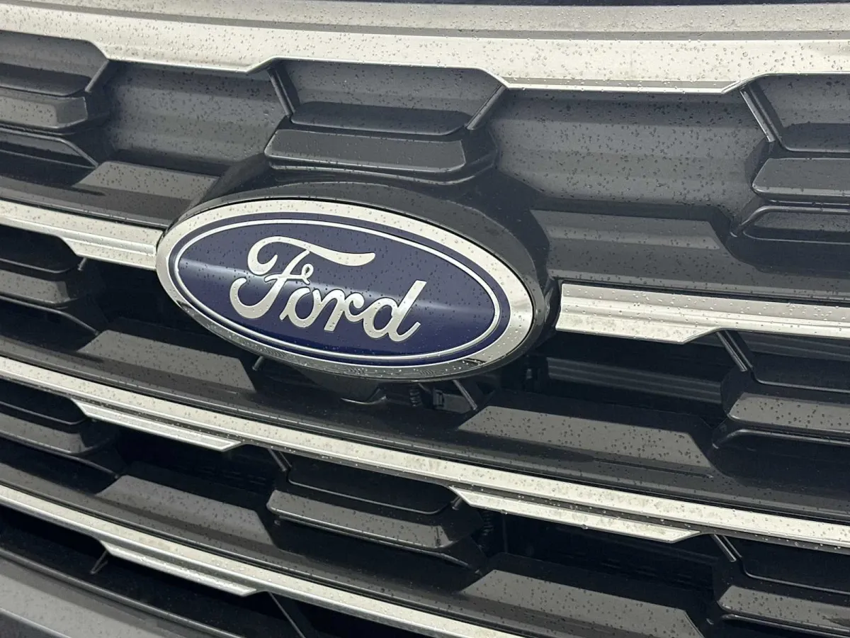 2025 Ford Explorer Active thumbnail 14