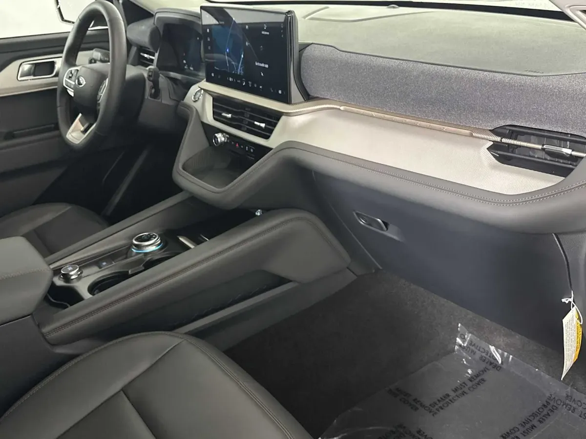 2025 Ford Explorer Active thumbnail 17