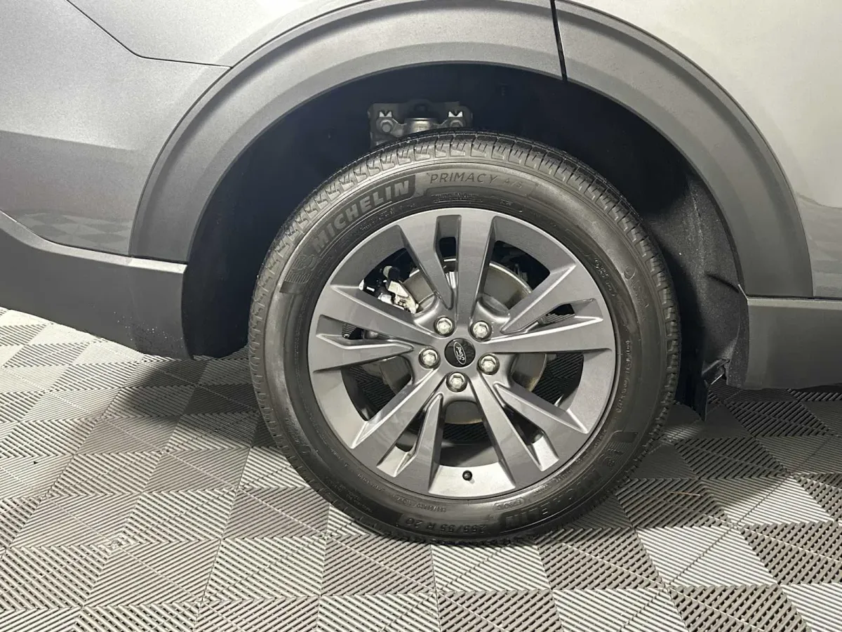 2025 Ford Explorer Active thumbnail 23
