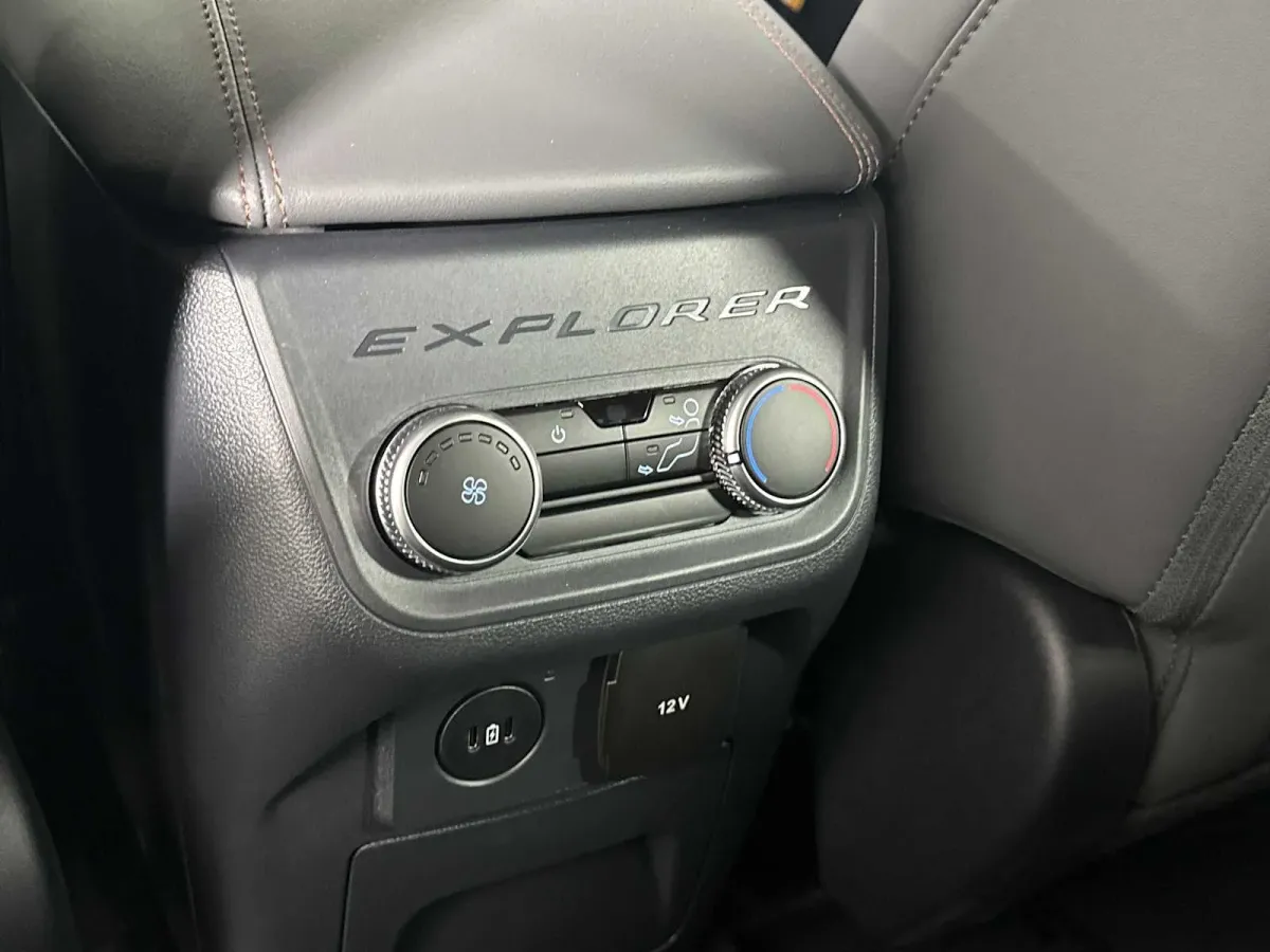 2025 Ford Explorer Active thumbnail 27