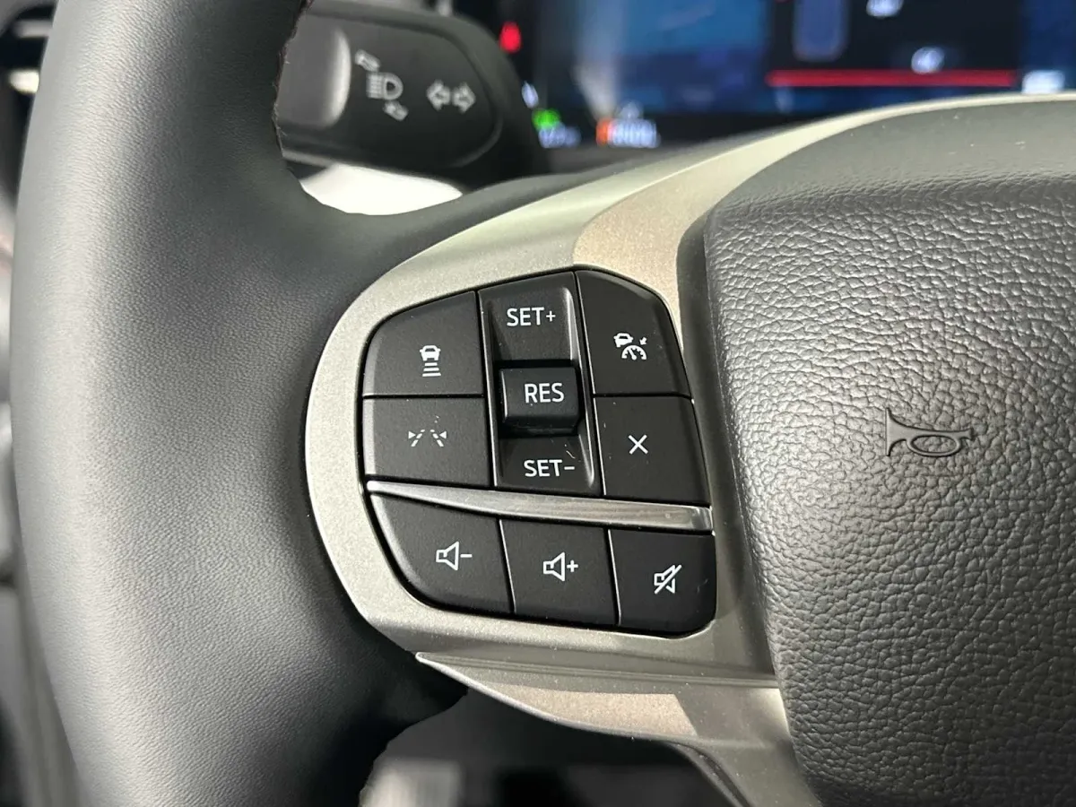 2025 Ford Explorer Active thumbnail 30