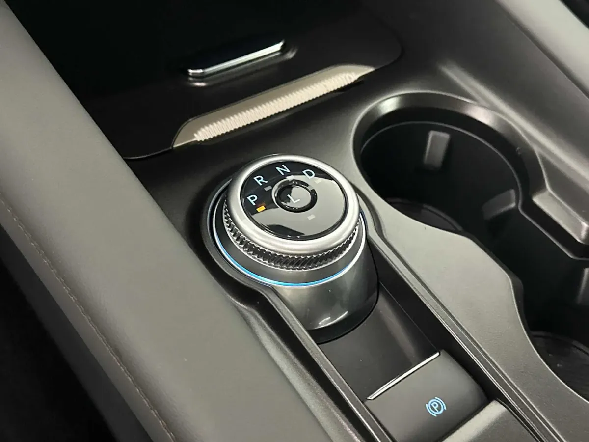 2025 Ford Explorer Active thumbnail 36