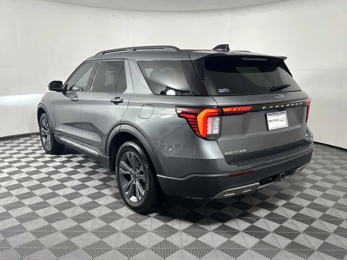 2025 Ford Explorer Active thumbnail 6