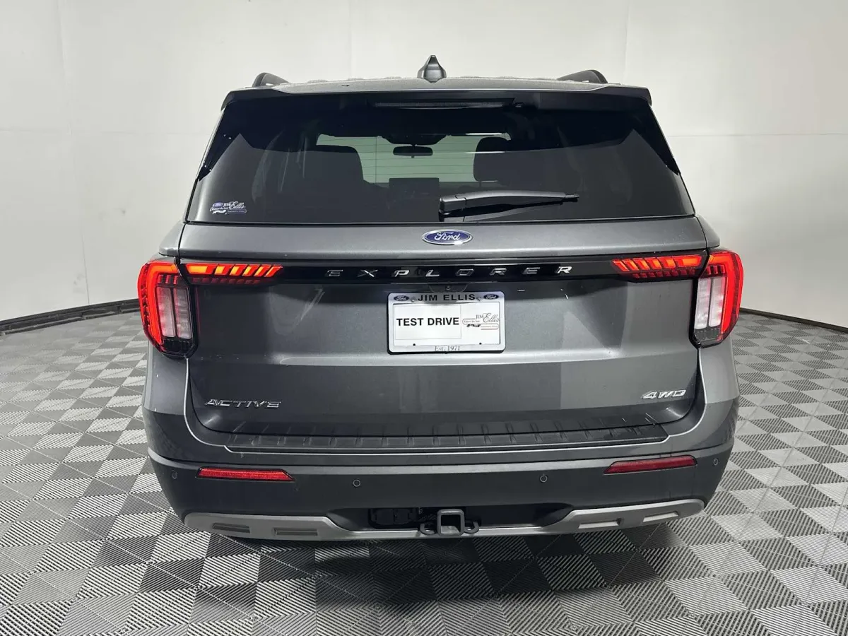 2025 Ford Explorer Active thumbnail 7