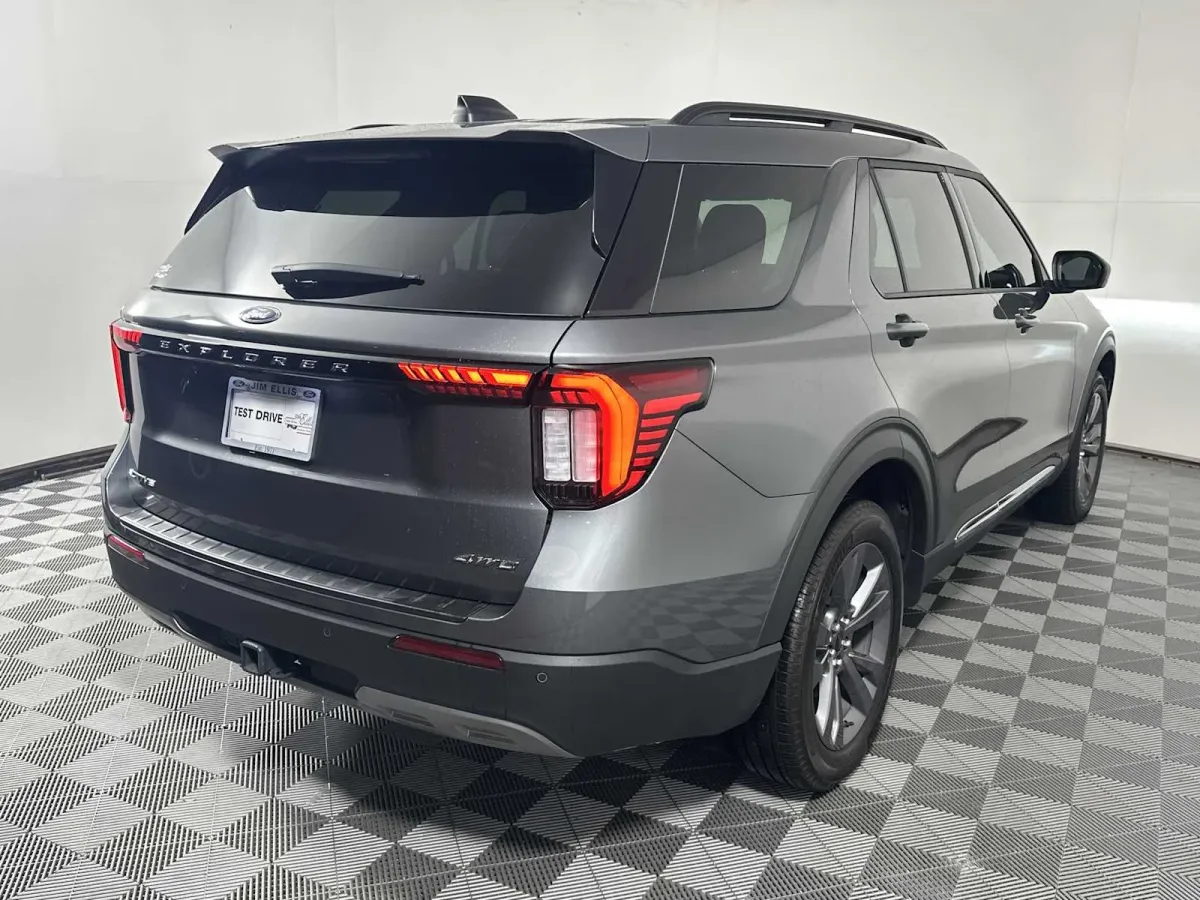 2025 Ford Explorer Active thumbnail 8