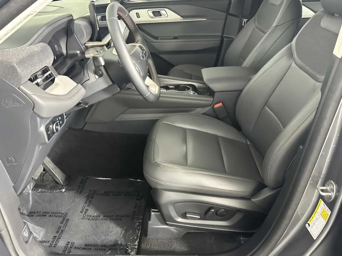2025 Ford Explorer Active thumbnail 9