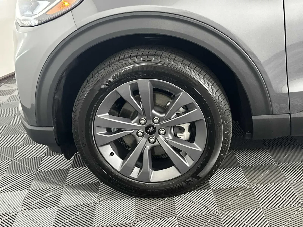 2025 Ford Explorer Active thumbnail 13