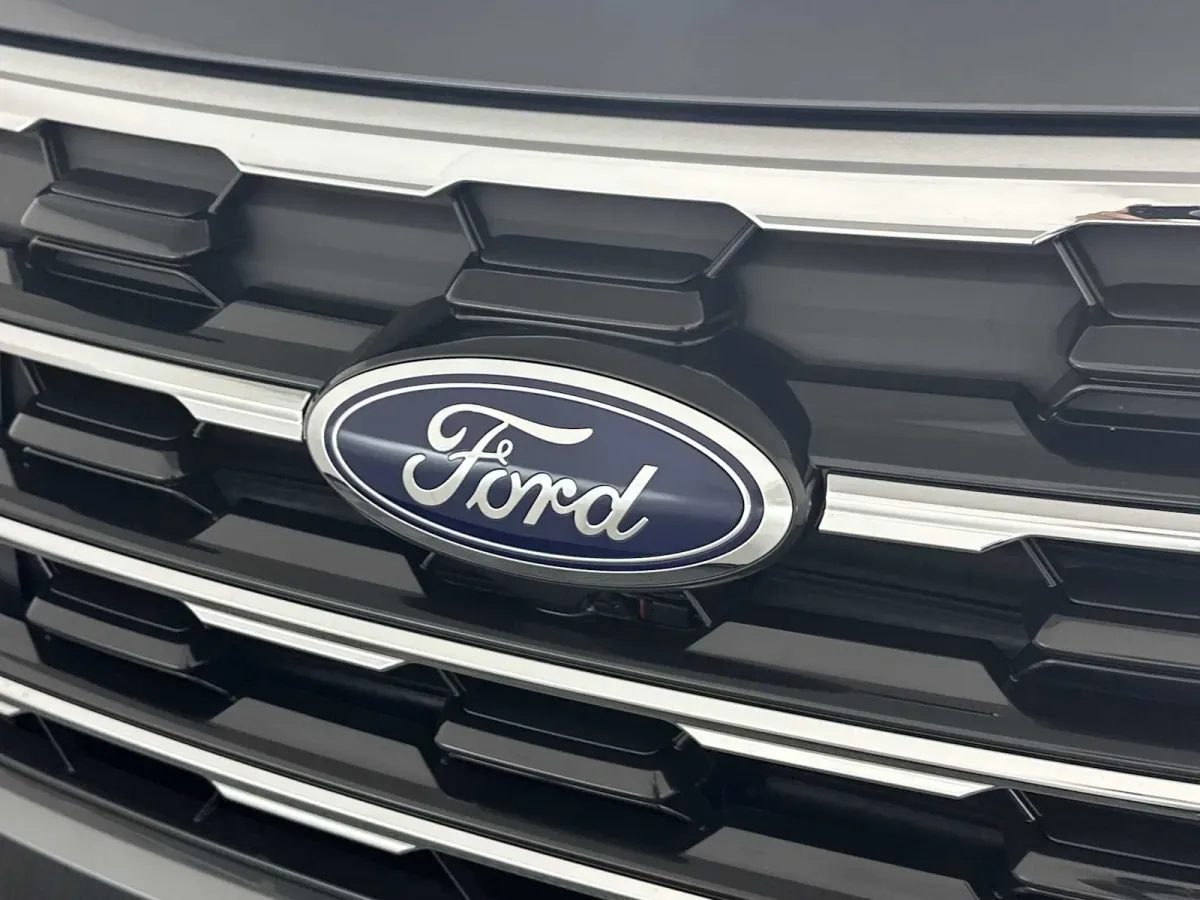 2025 Ford Explorer Active thumbnail 14