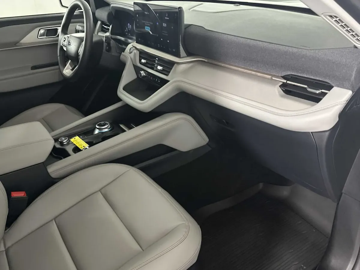 2025 Ford Explorer Active thumbnail 17