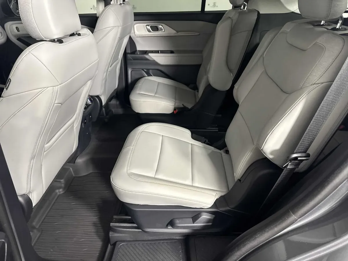 2025 Ford Explorer Active thumbnail 24