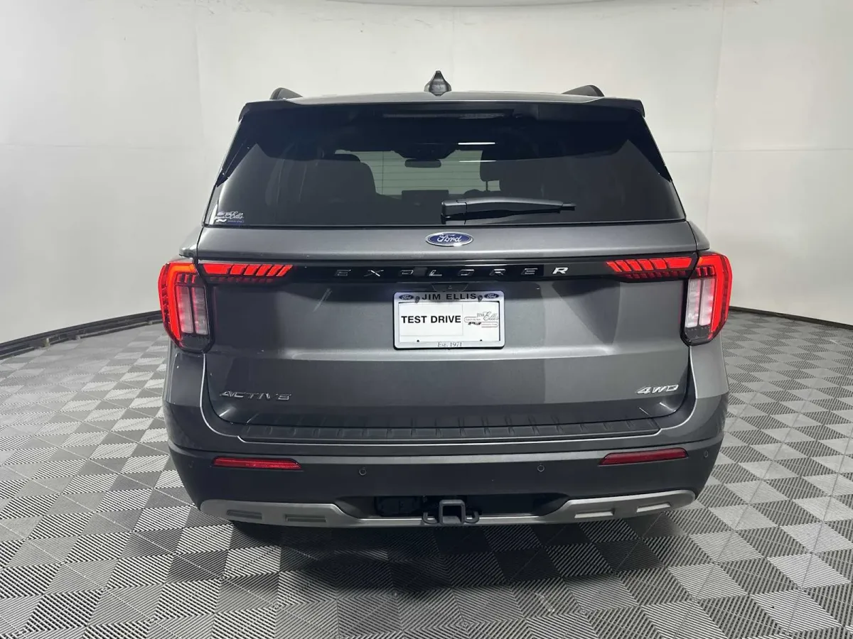 2025 Ford Explorer Active thumbnail 7