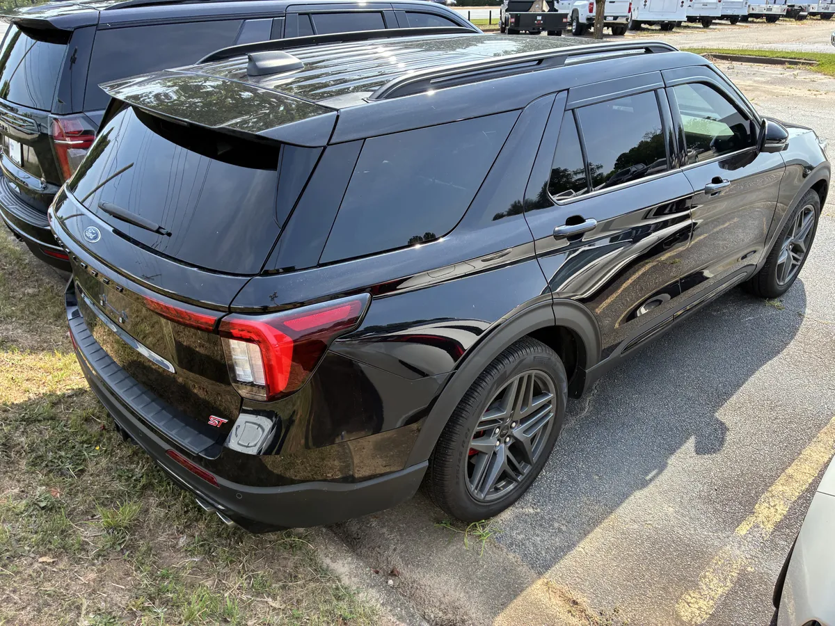 2025 Ford Explorer ST thumbnail 7