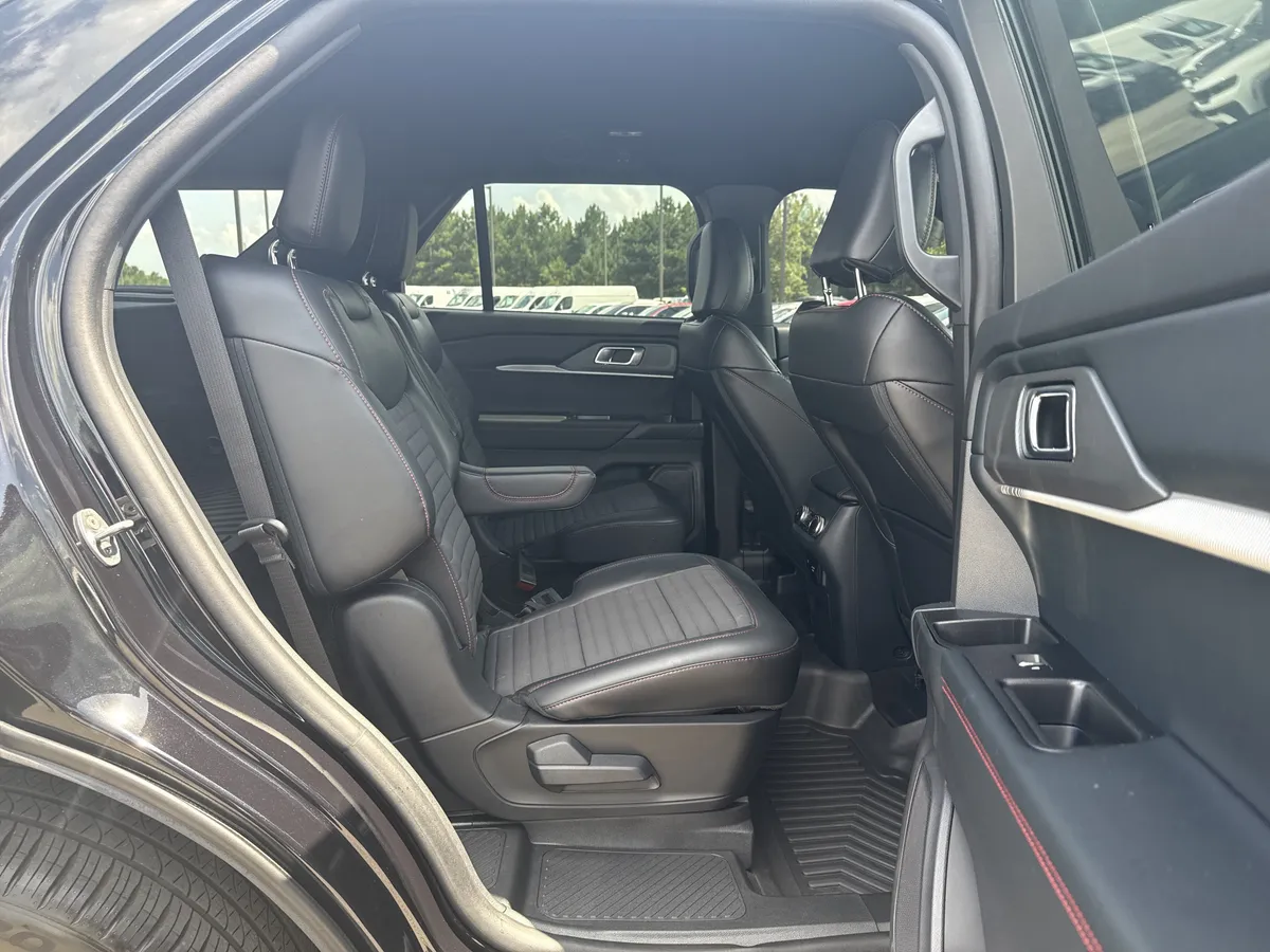 2025 Ford Explorer ST-Line thumbnail 16