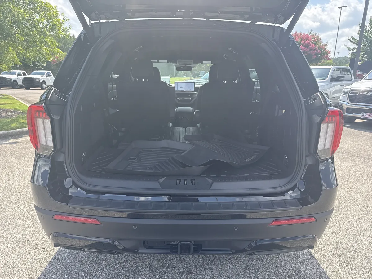 2025 Ford Explorer ST-Line thumbnail 19