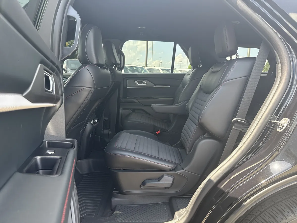 2025 Ford Explorer ST-Line thumbnail 22
