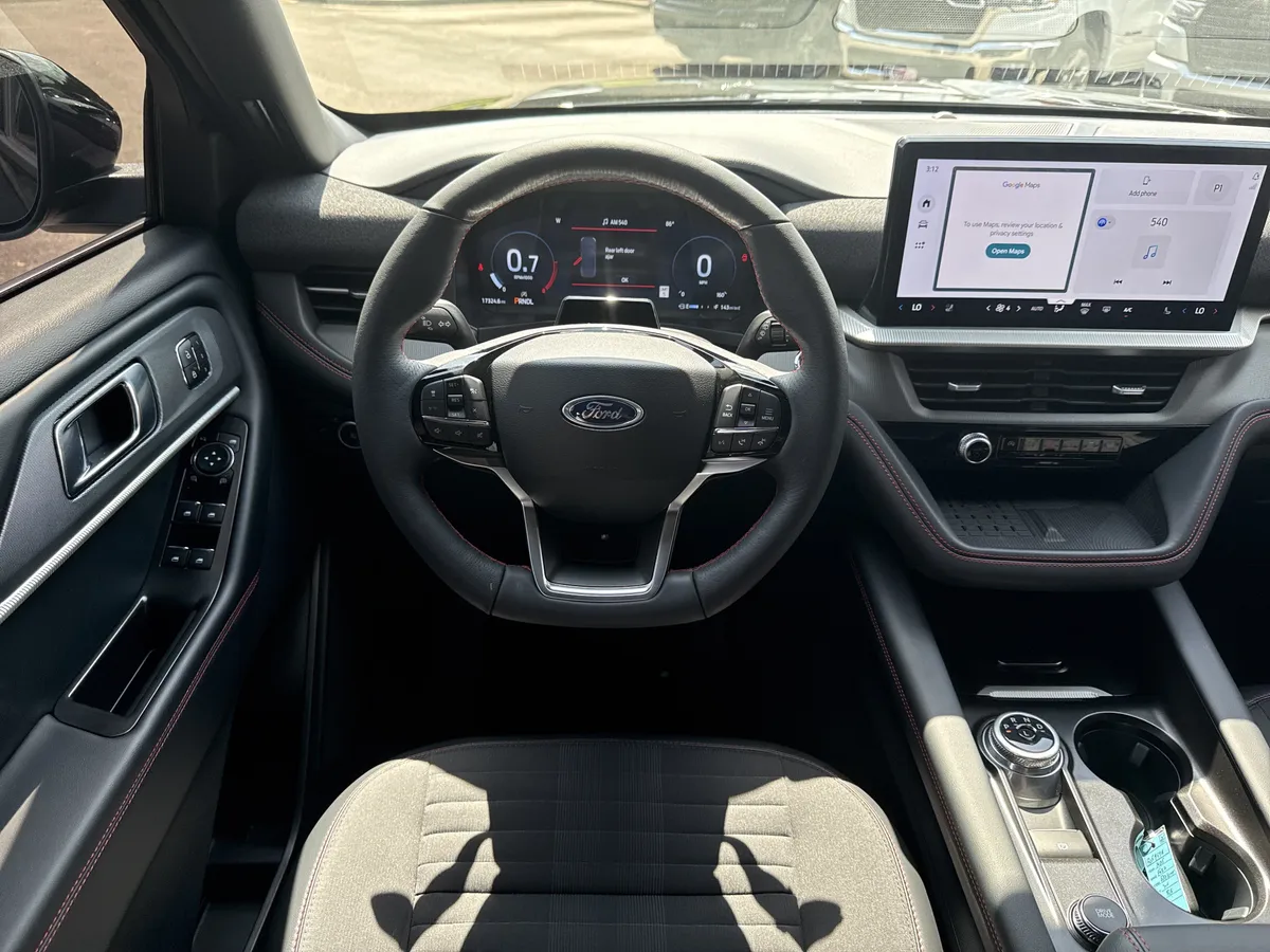 2025 Ford Explorer ST-Line thumbnail 24