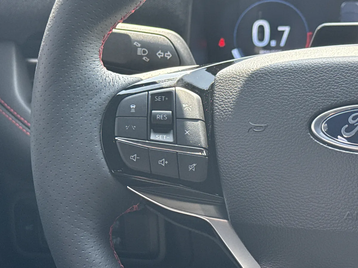 2025 Ford Explorer ST-Line thumbnail 26