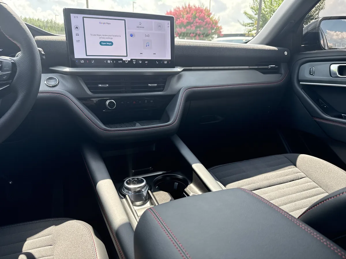 2025 Ford Explorer ST-Line thumbnail 29