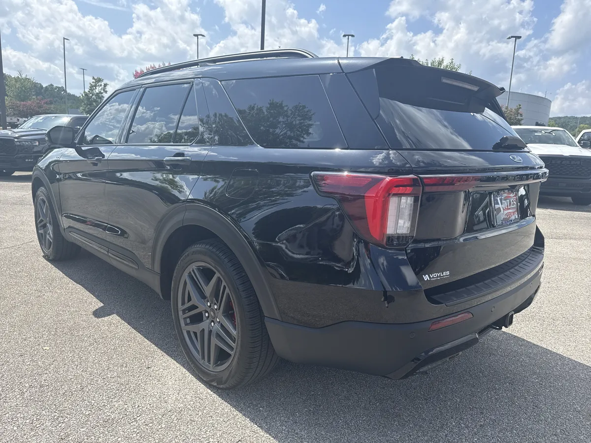 2025 Ford Explorer ST-Line thumbnail 5
