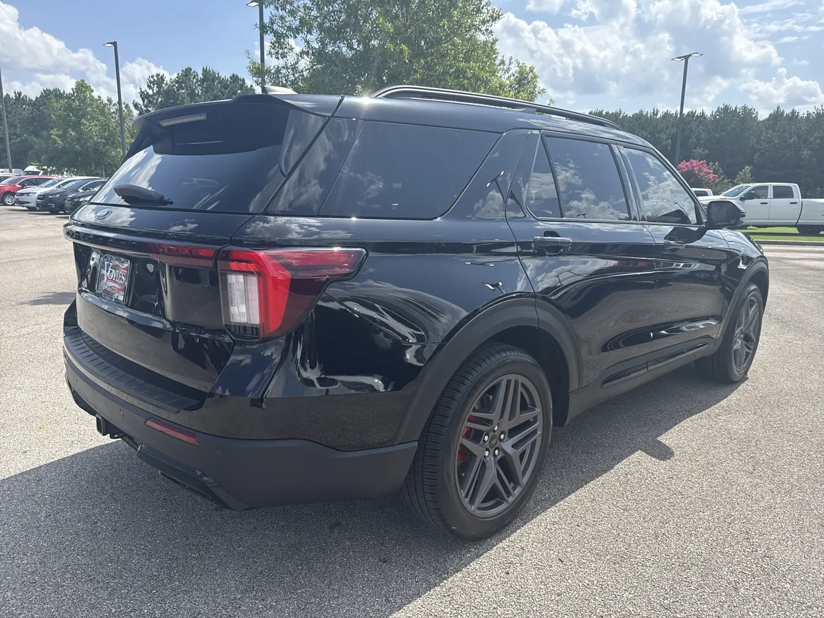 2025 Ford Explorer ST-Line thumbnail 7