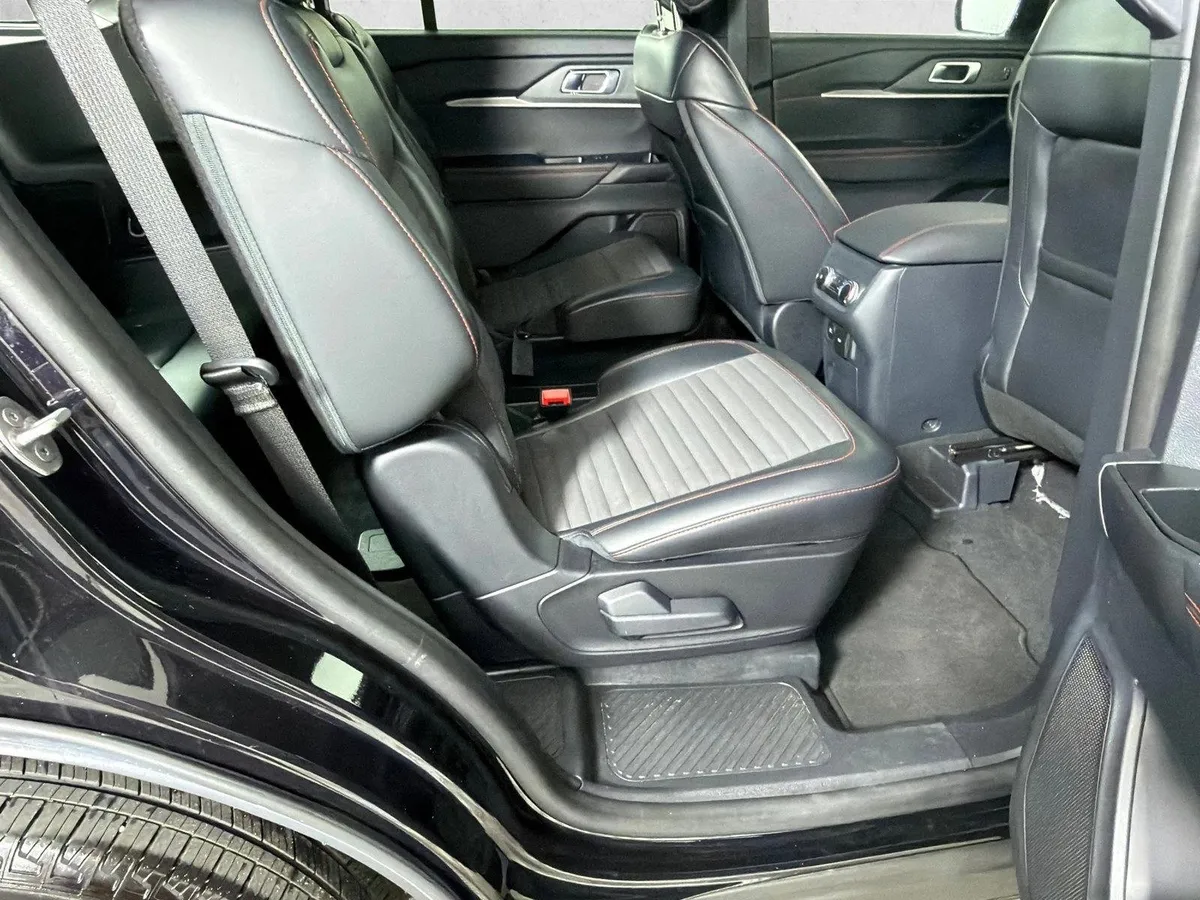 2025 Ford Explorer ST-Line thumbnail 16