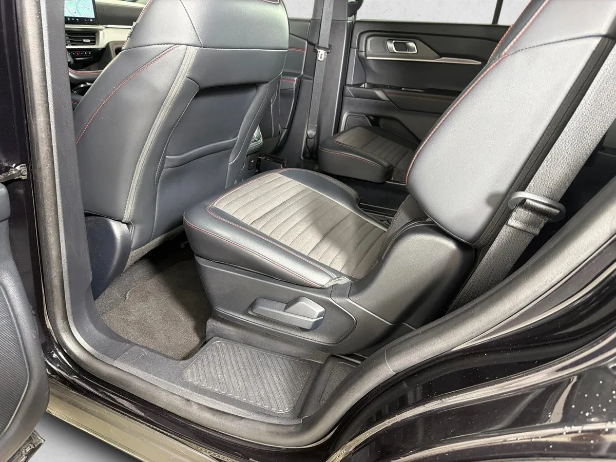 2025 Ford Explorer ST-Line thumbnail 22