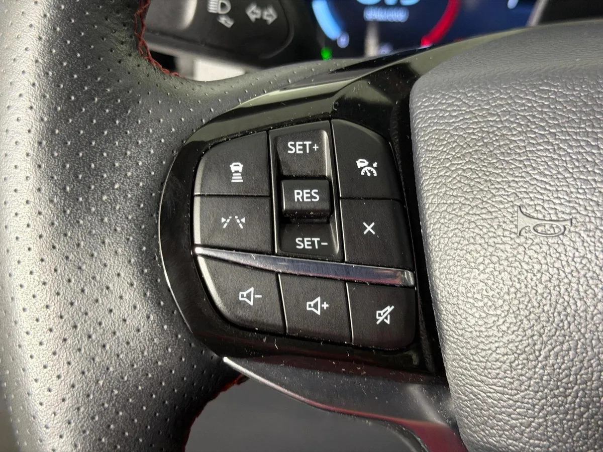 2025 Ford Explorer ST-Line thumbnail 26