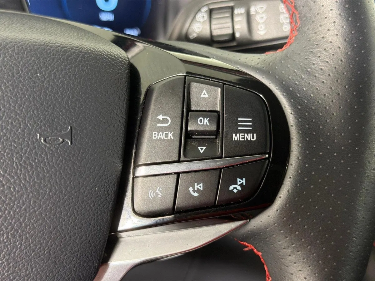 2025 Ford Explorer ST-Line thumbnail 27