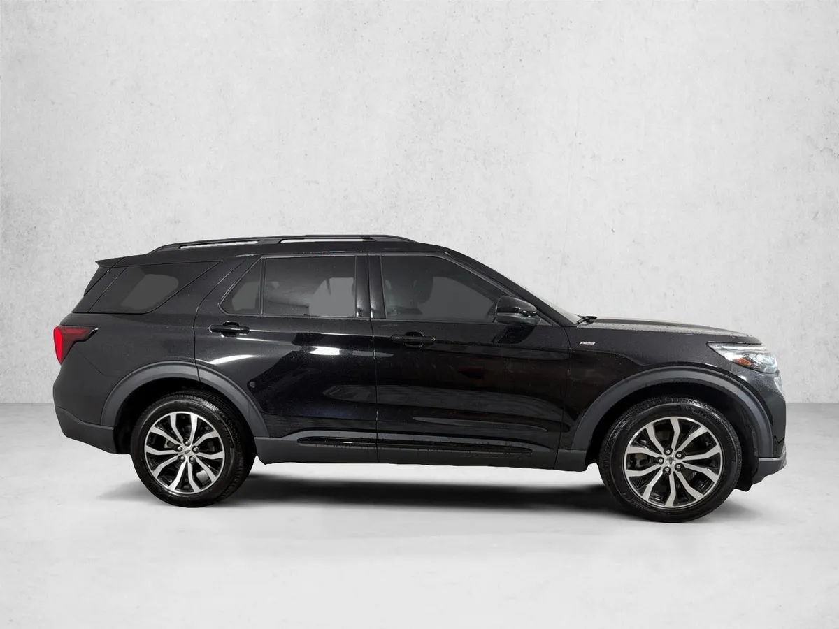 2025 Ford Explorer ST-Line thumbnail 3