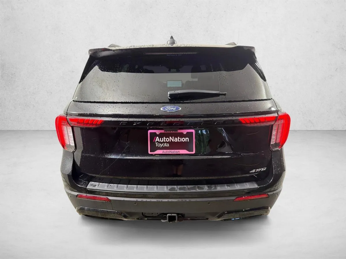 2025 Ford Explorer ST-Line thumbnail 5