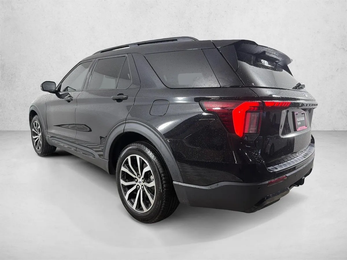 2025 Ford Explorer ST-Line thumbnail 6