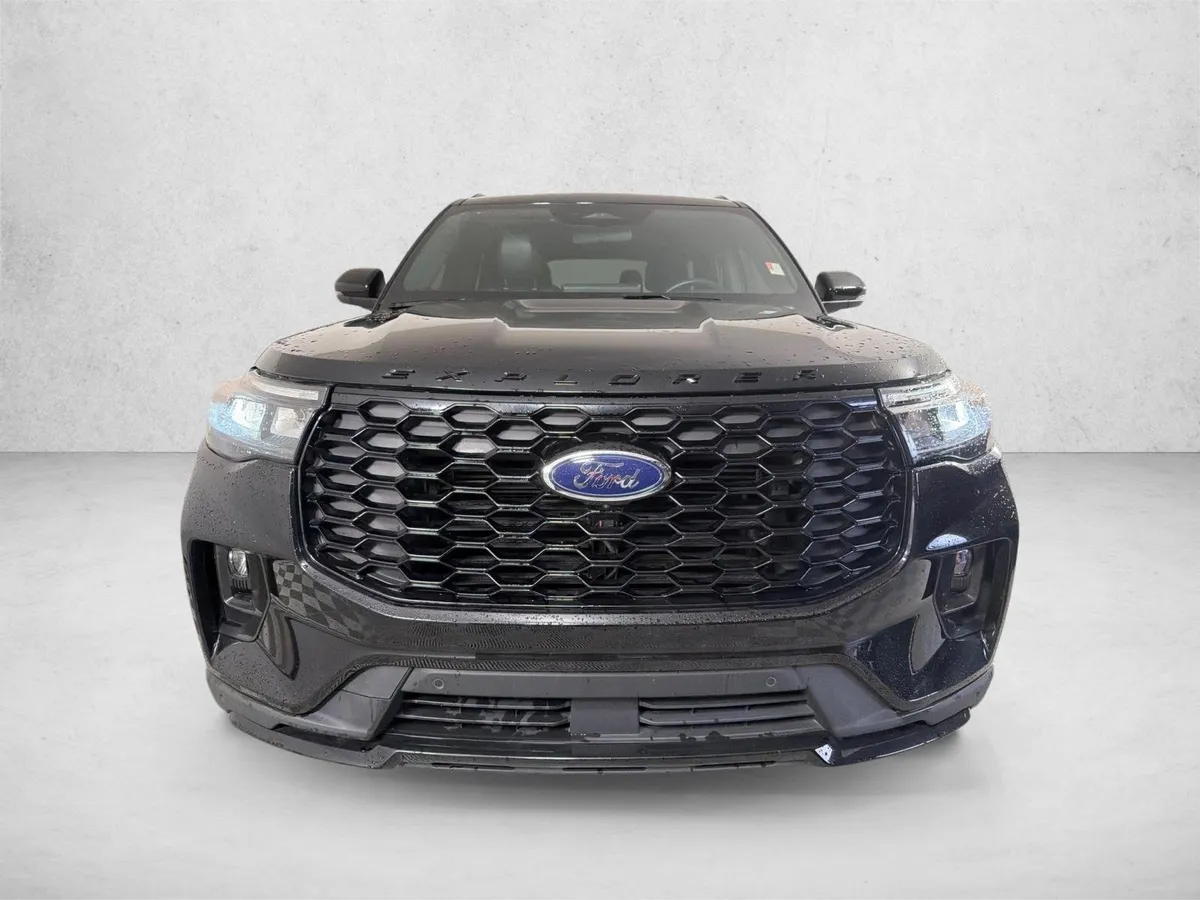2025 Ford Explorer ST-Line thumbnail 9