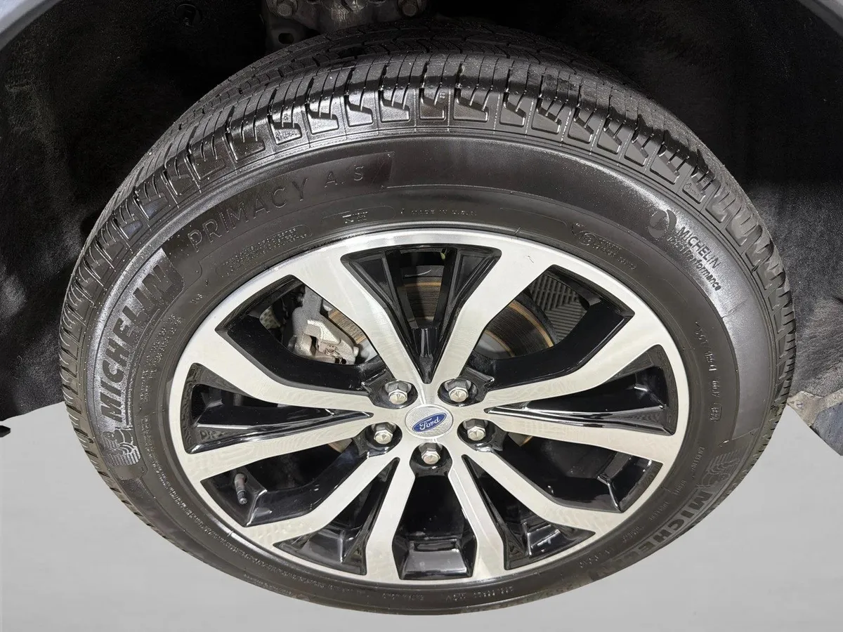 2025 Ford Explorer ST-Line thumbnail 17