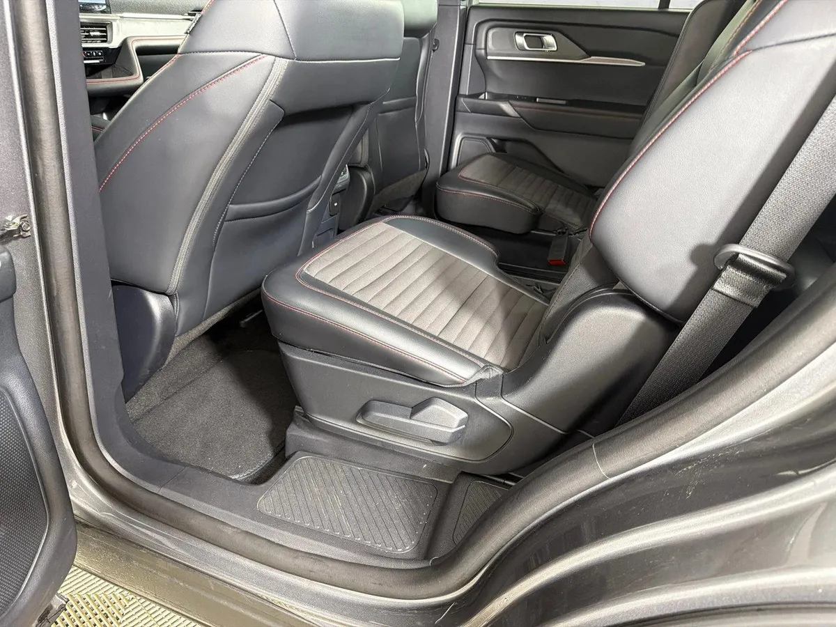 2025 Ford Explorer ST-Line thumbnail 21