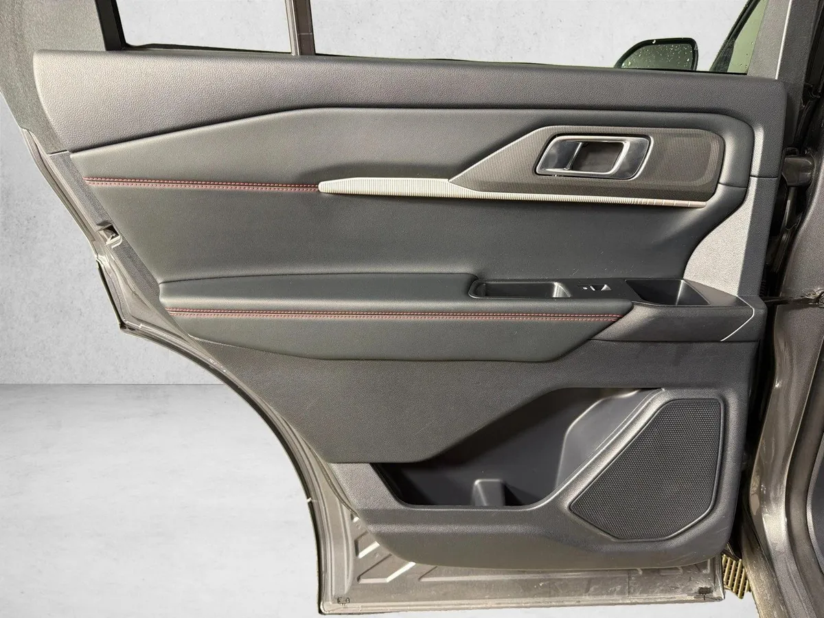 2025 Ford Explorer ST-Line thumbnail 22