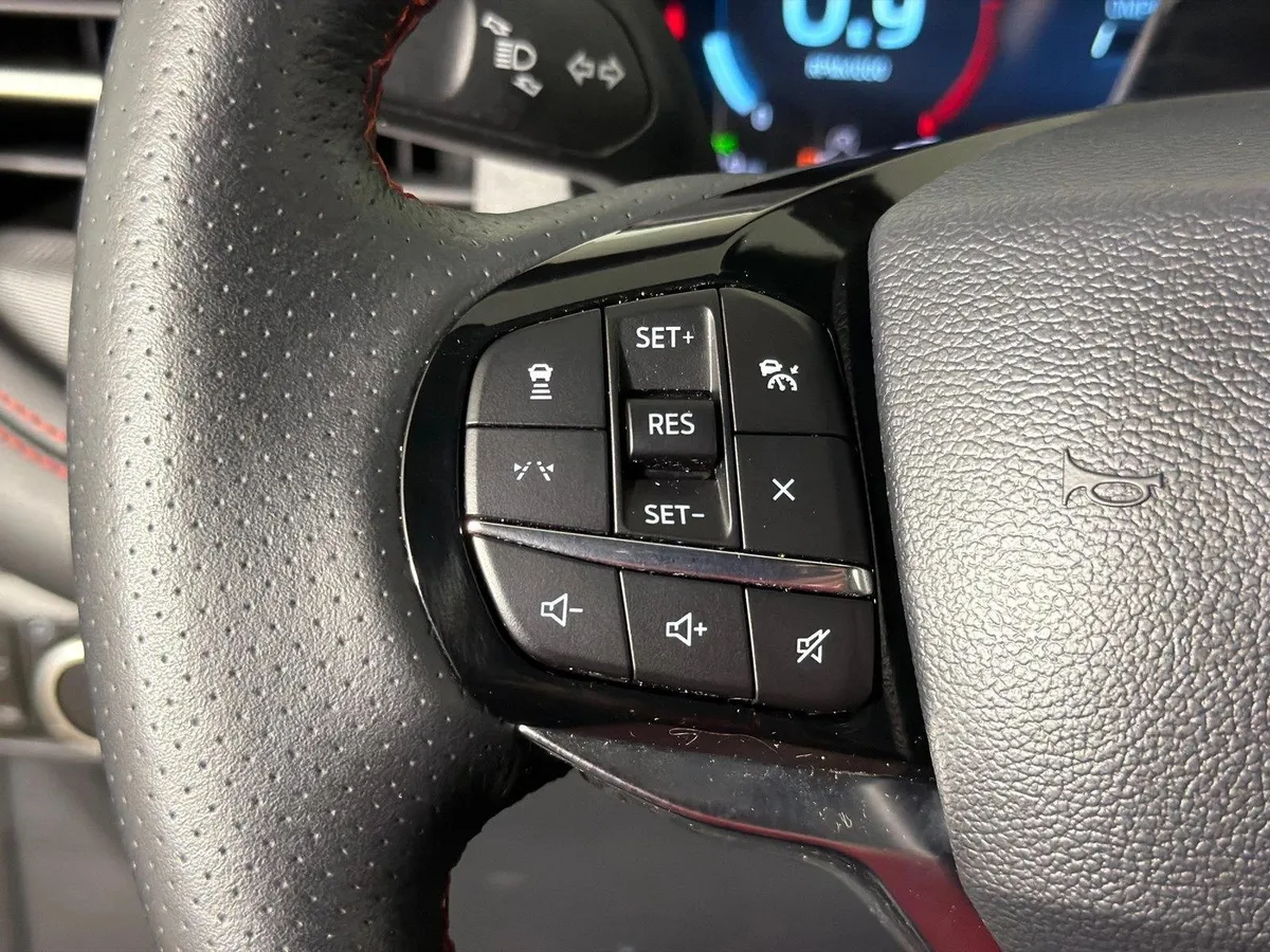 2025 Ford Explorer ST-Line thumbnail 25