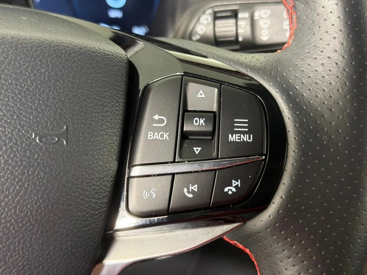 2025 Ford Explorer ST-Line thumbnail 26