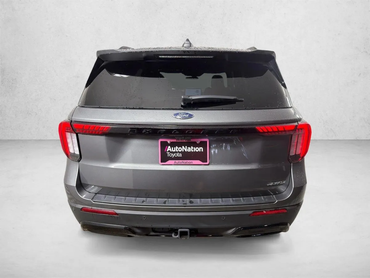 2025 Ford Explorer ST-Line thumbnail 4