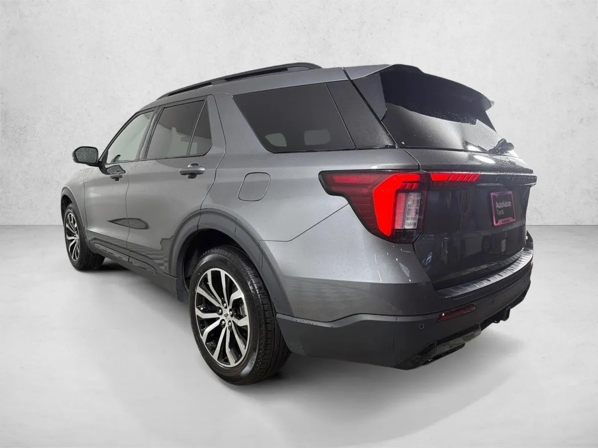 2025 Ford Explorer ST-Line thumbnail 5