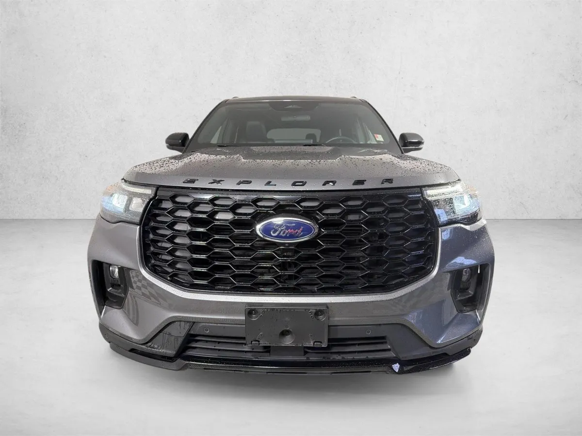 2025 Ford Explorer ST-Line thumbnail 8