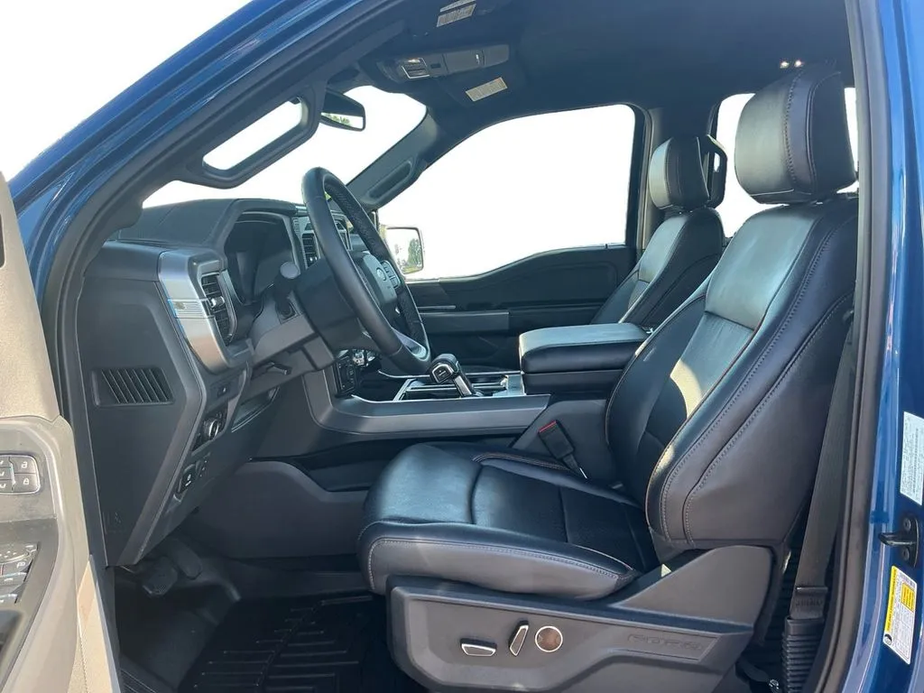 2025 Ford F-150 Lariat thumbnail 14