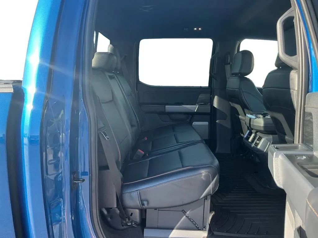 2025 Ford F-150 Lariat thumbnail 23